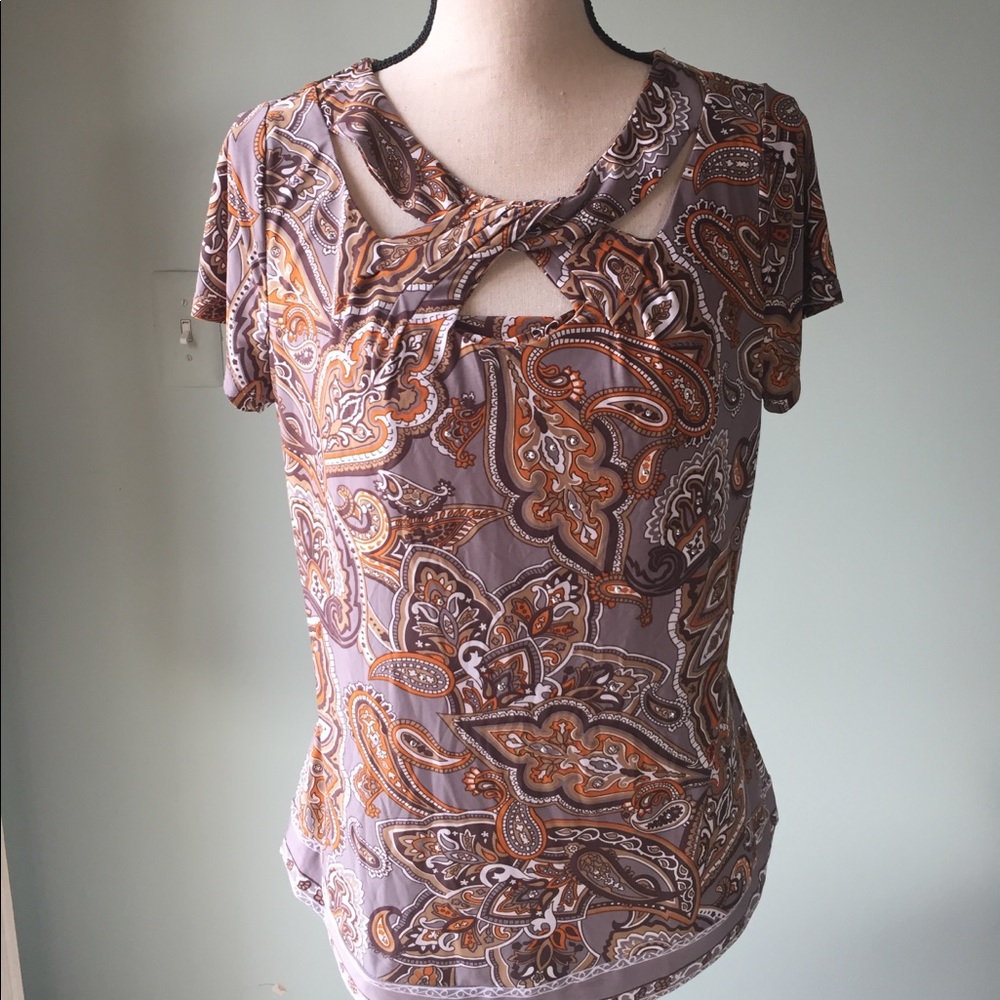 Stylish top with sparkles.